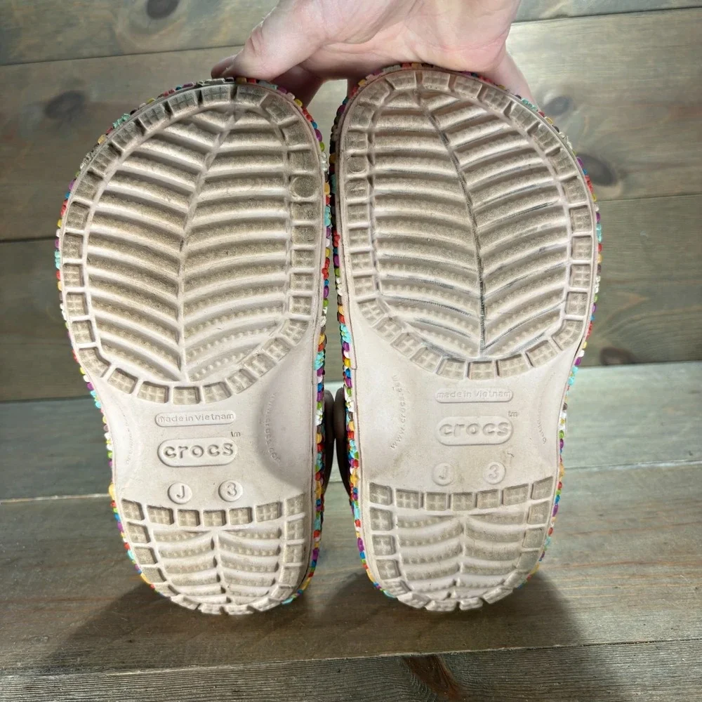 Crocs Classic Clog Girls size 3 shoes Pink Charms Decorated clogs